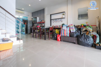 *****ทาวน์โฮมมือสองย่านกรุงเทพมหานคร ม.บ้านกลางเมือง เออบาเนียน ลาดพร้าว71 คุณภาพระดับ AP เนื้อที่ 19.4 ตร.ว. ฟังก์ชัน 3 ห้องนอน 3 ห้องน้ำ 2 ที่จอดรถ บ้านสภาพดี บนทำเลเดินทางสะดวกสุดๆ ใกล้รถไฟฟ้าสายสีน้ำเงิน "สถานีลาดพร้าว" และทางด่วน "รามอินทรา-อาจณรงค์" จองด่วน!